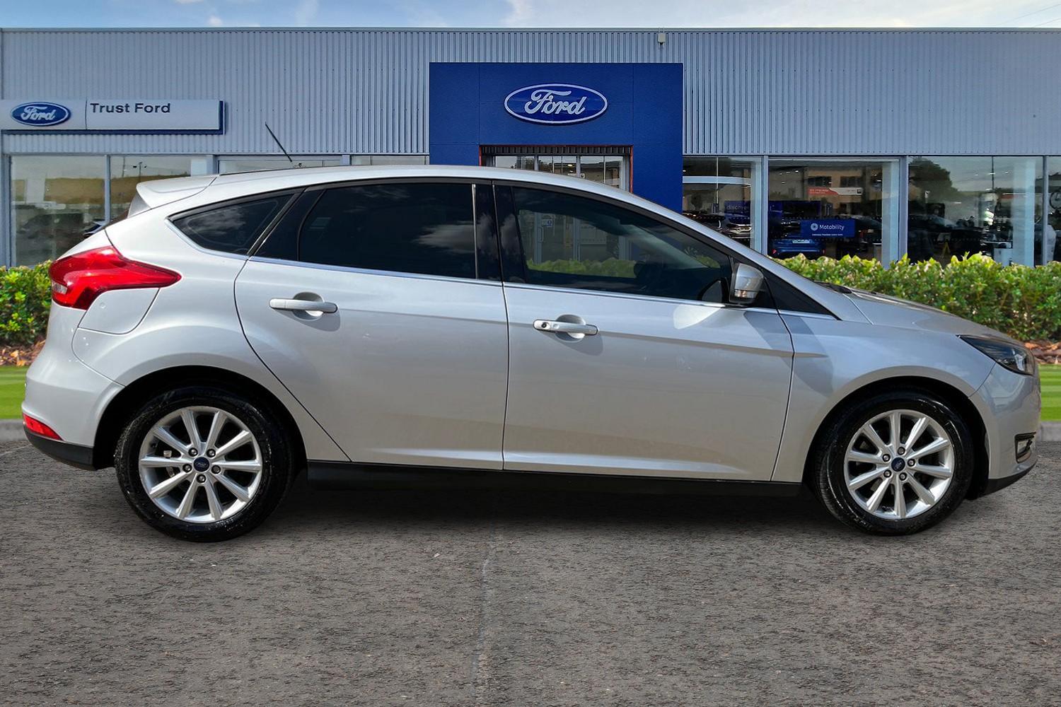 Ford FOCUS Photo 2