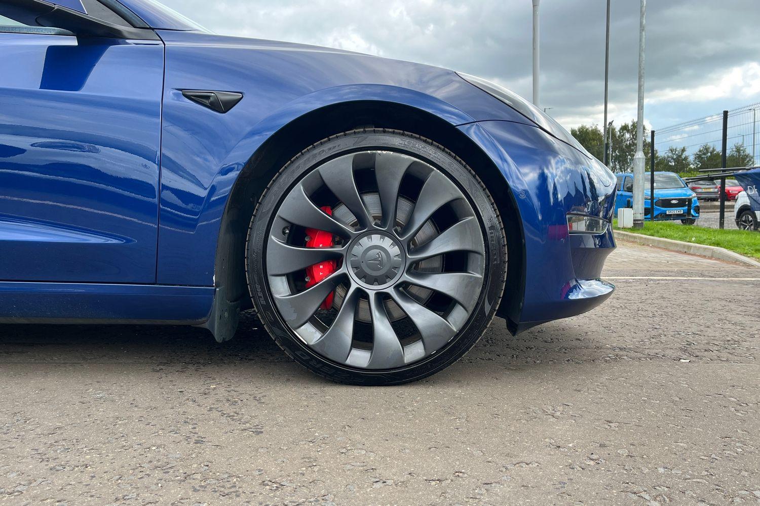 TESLA Model 3 Photo 7