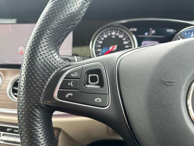 MERCEDES-BENZ E Class Photo 16