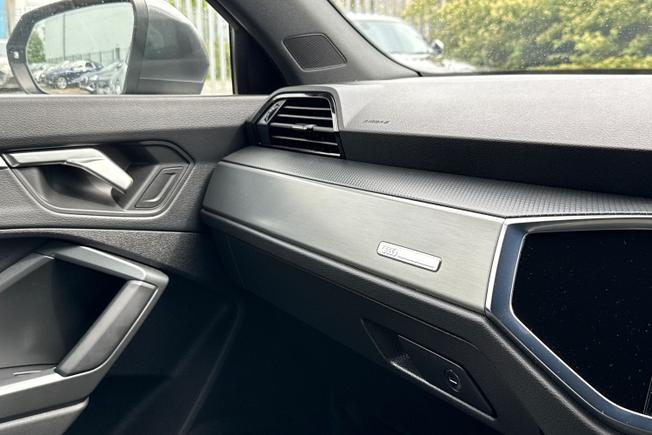 AUDI Q3 Photo 38