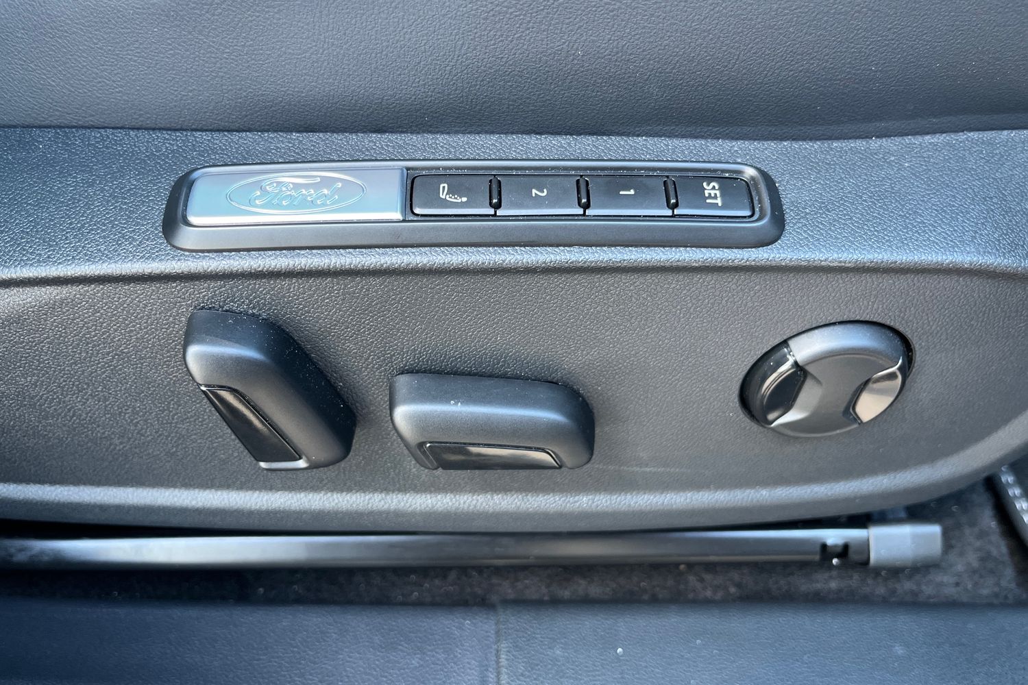 Ford Explorer Photo 22