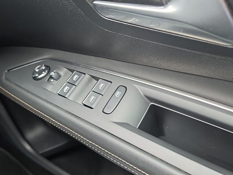 Used Peugeot 3008 NV21OPE 24