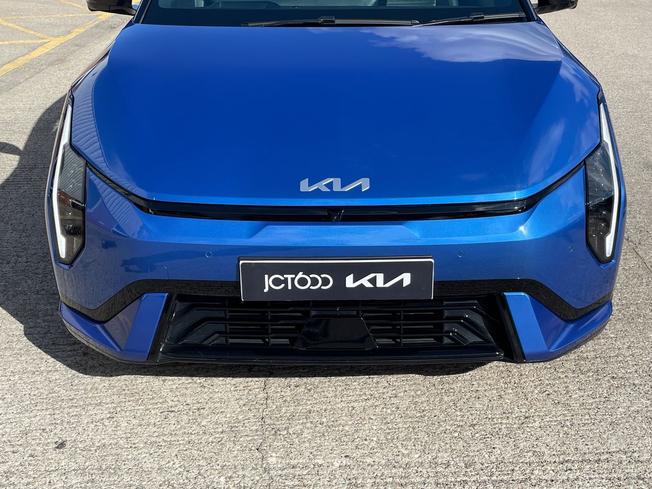 KIA EV4 Photo 21