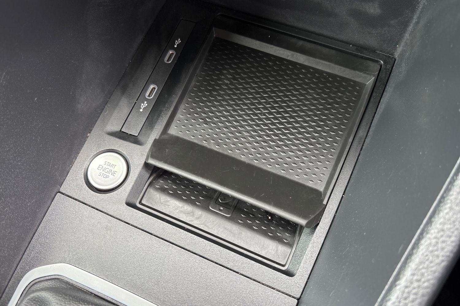 Ford TRANSIT CONNECT Photo 32