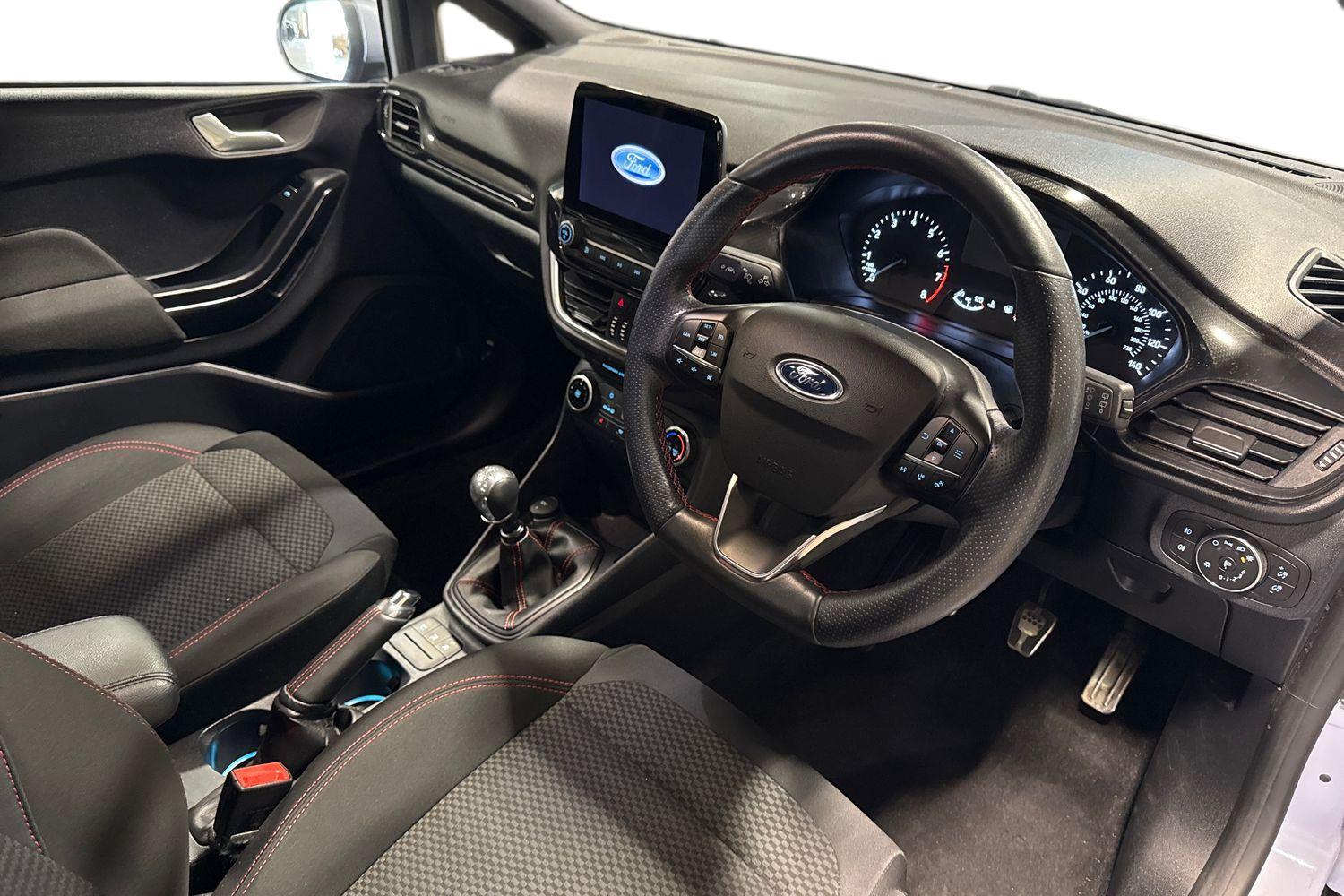 Ford FIESTA Photo 8