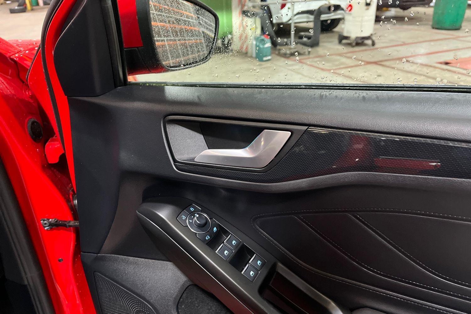 Ford FOCUS Photo 24