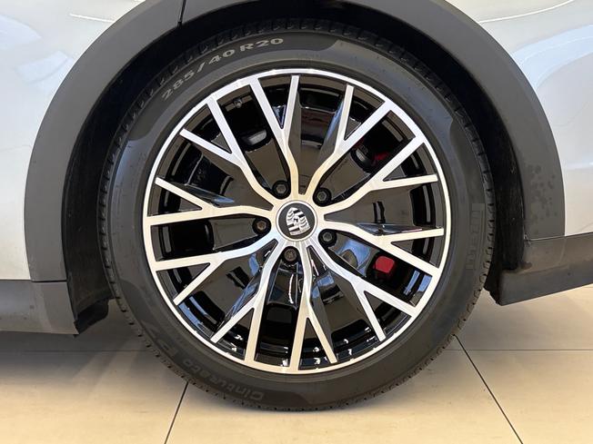 PORSCHE Taycan Photo 24