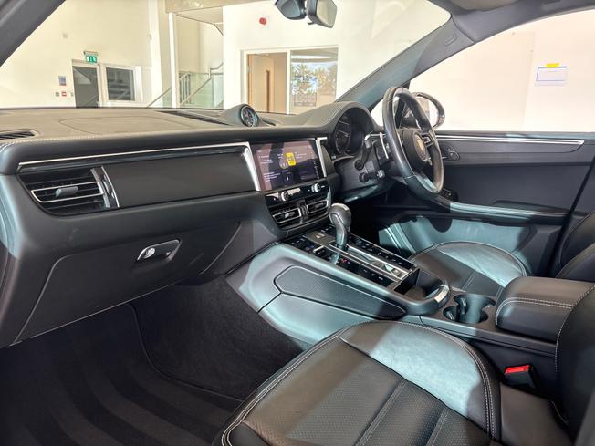 PORSCHE Macan Photo 13