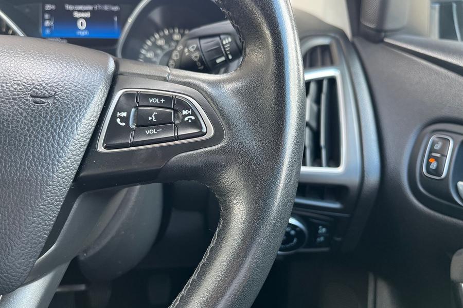 Ford FOCUS Photo autoimg-0c2c1fb7943d585b8856c1a7ffc8d2ba24af788f.jpg