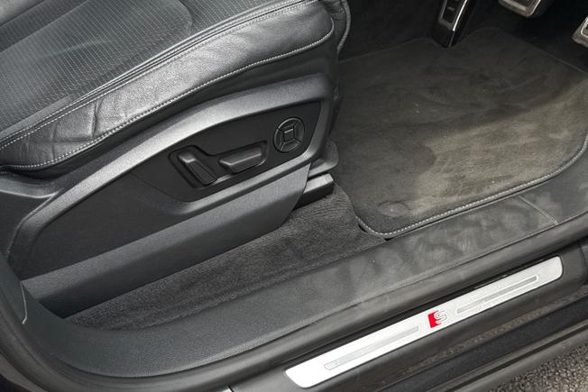 AUDI Q8 Photo 33