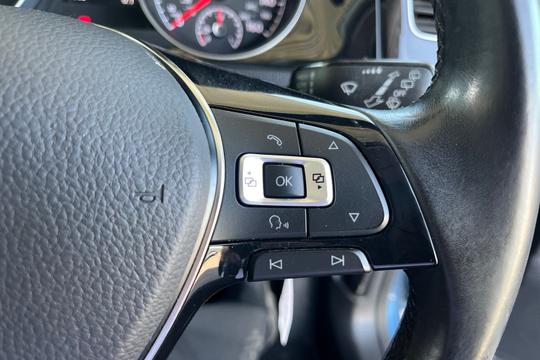 Volkswagen Golf Photo autoimg-0c3872285d1642f94cf8a98eaba2aac11805766f.jpg