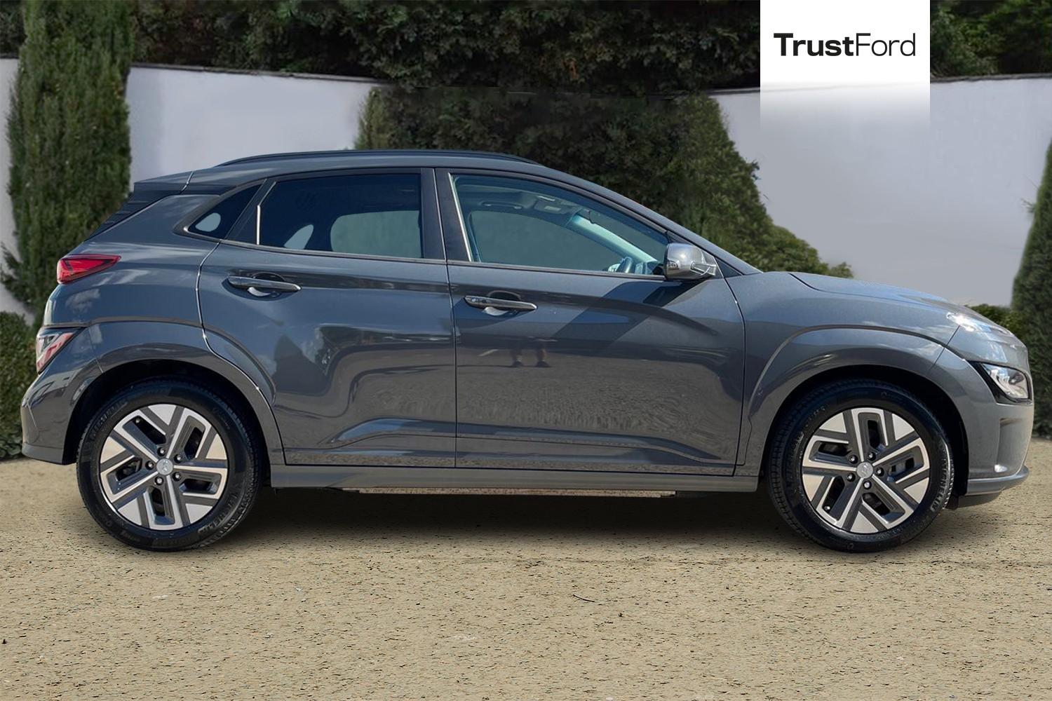 Hyundai KONA Photo 2