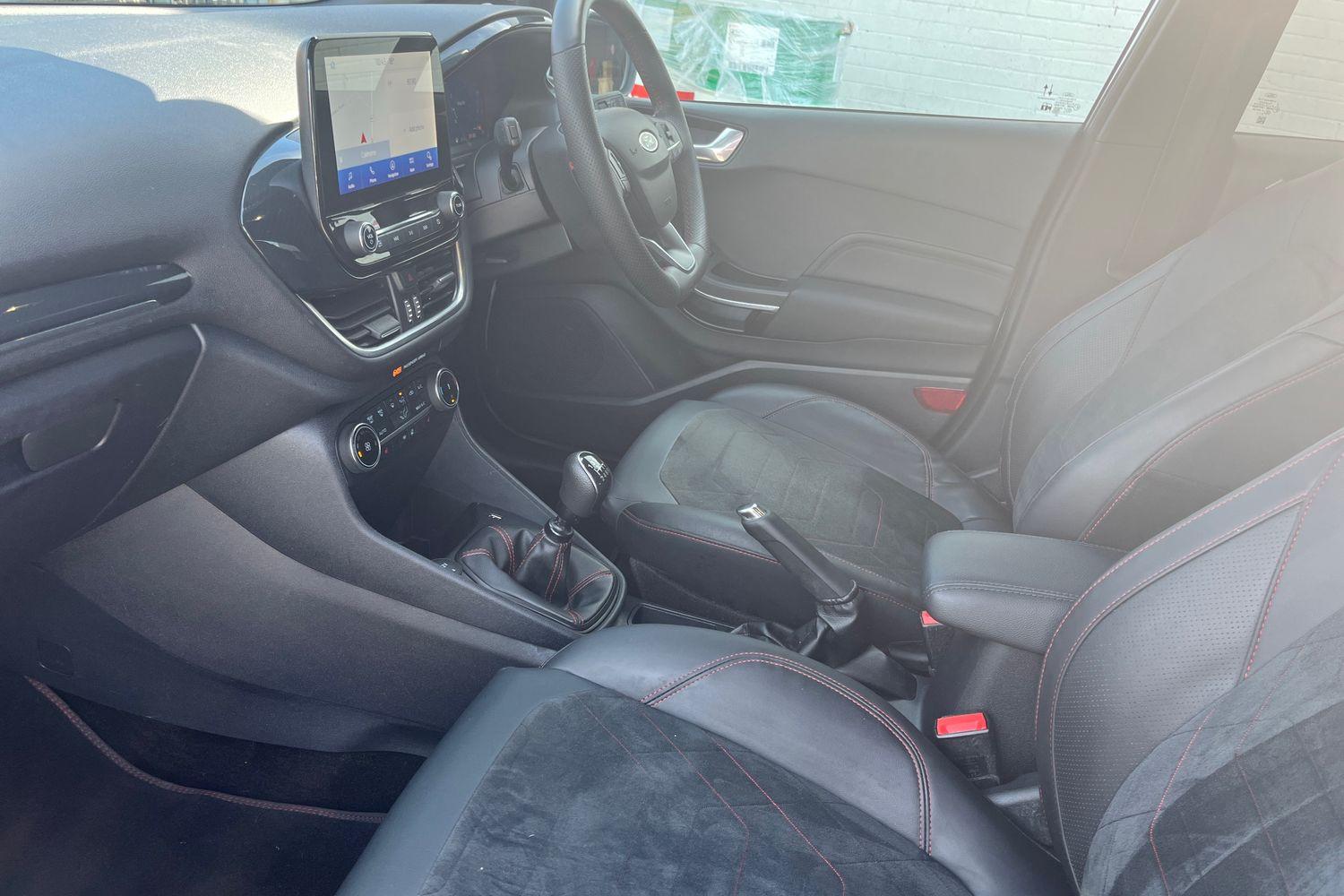 Ford FIESTA Photo 17