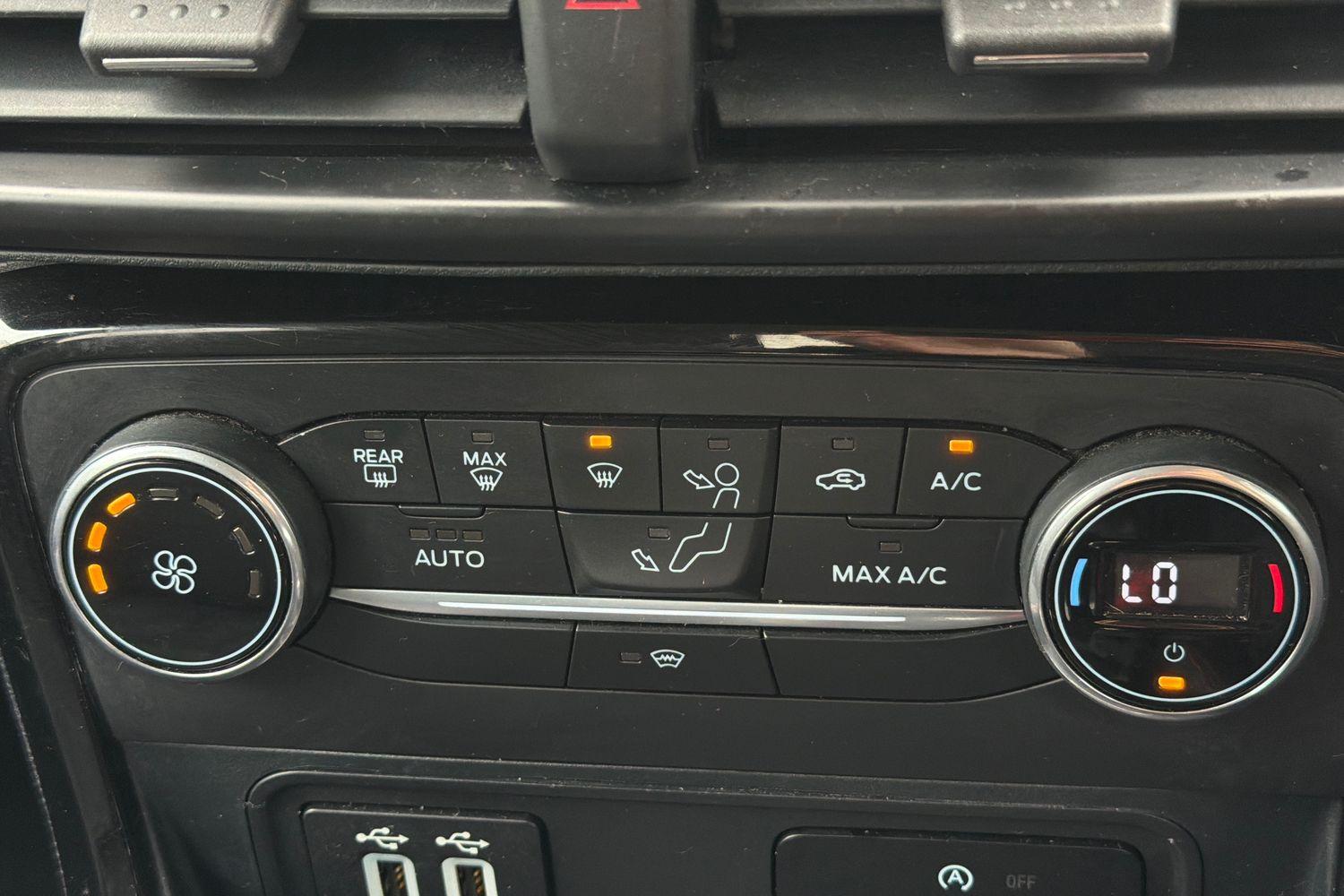 Ford ECOSPORT Photo 30