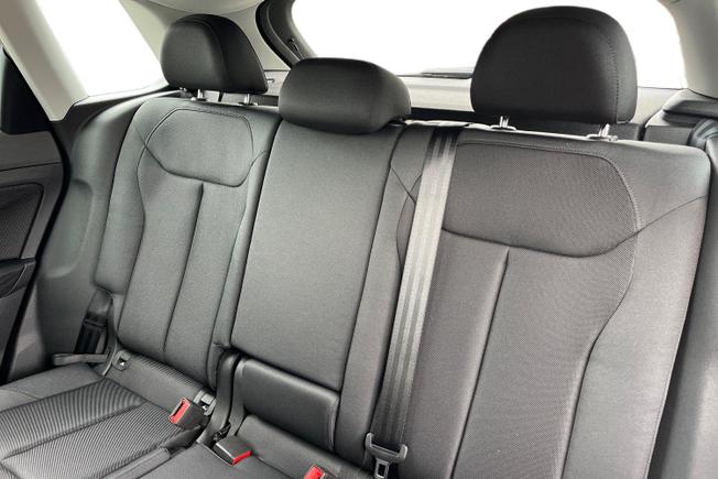 Audi  Q3 SUV Photo 9
