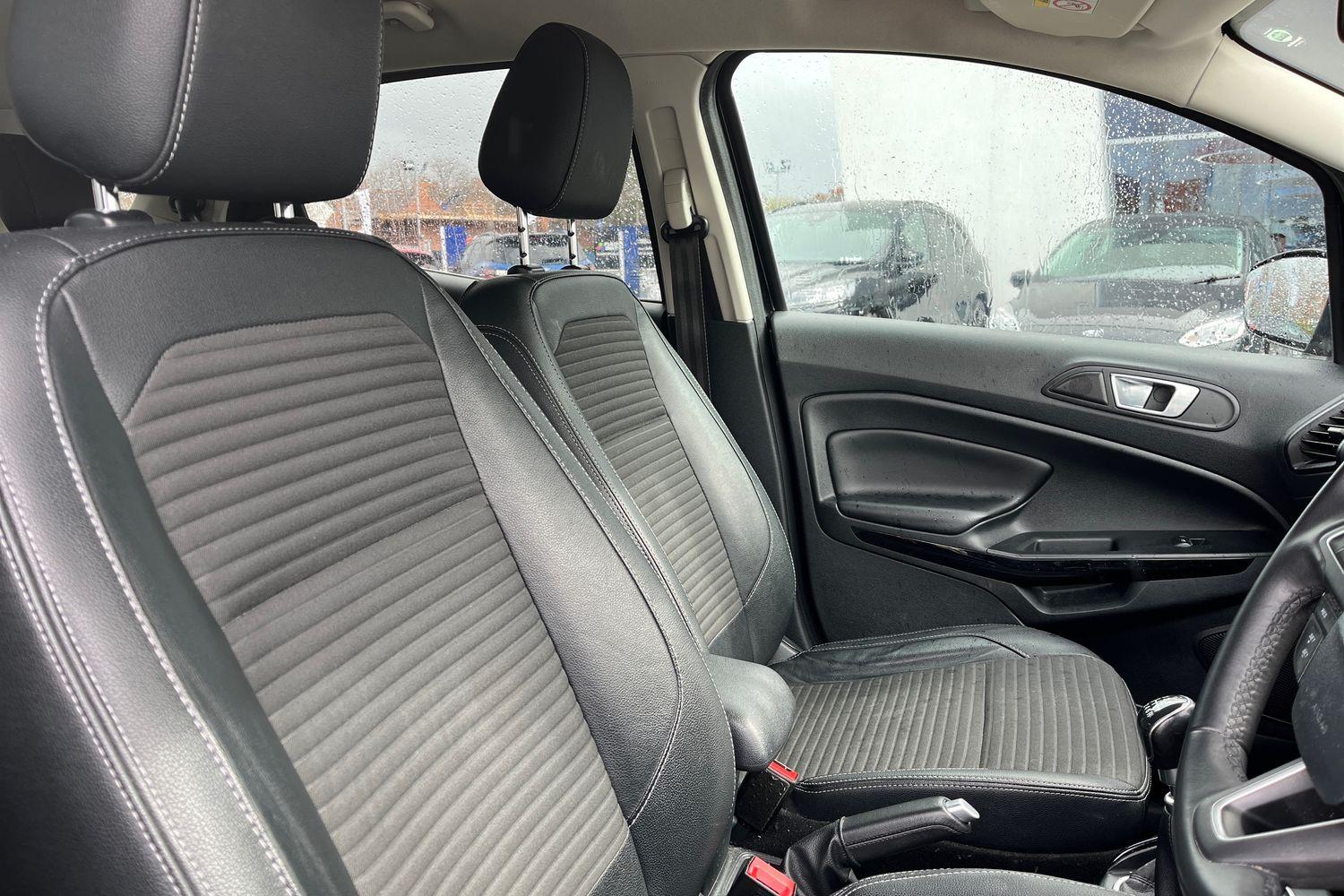 Ford ECOSPORT Photo 16