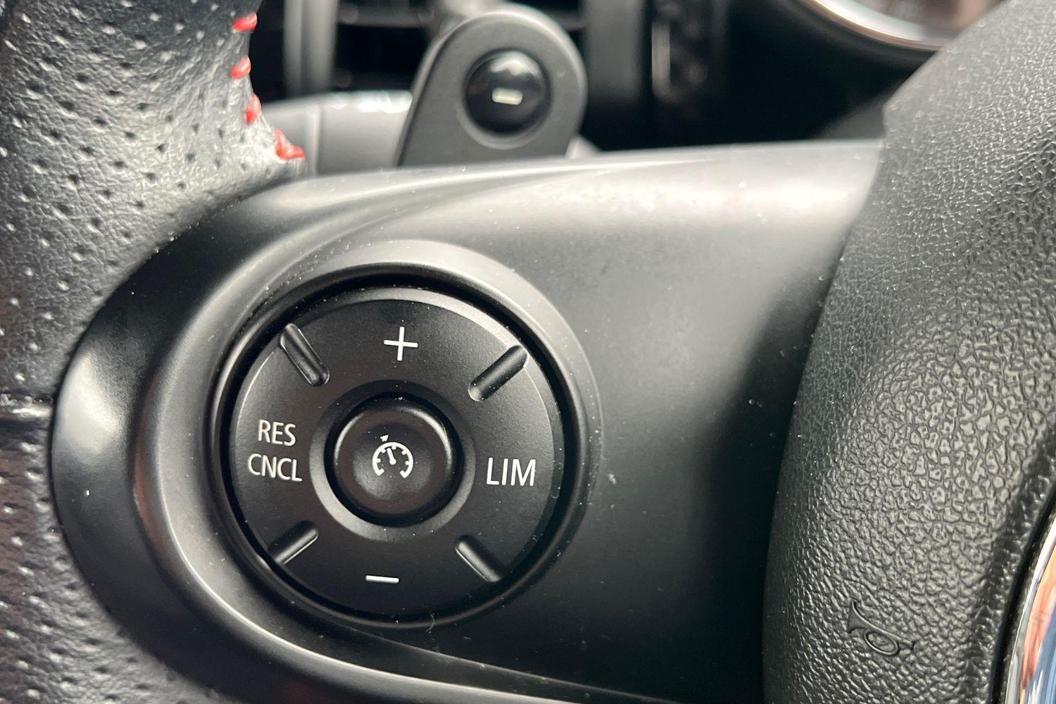 MINI Hatch Photo 24