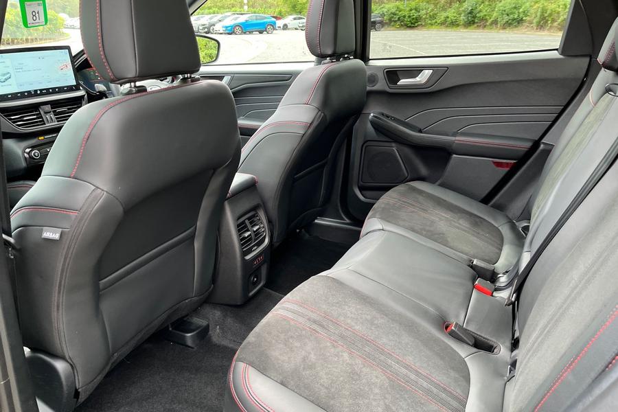 FORD KUGA Photo autoimg-0c76fbc41143a7b9f2cea650897944f817755784.jpg