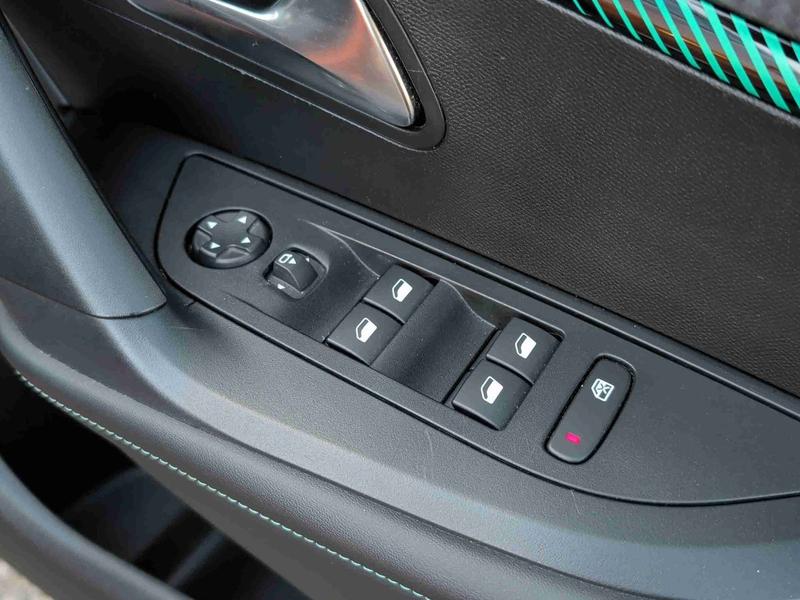 Used Peugeot E-2008 YD22ORO 24