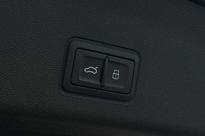 AUDI Q3 Photo 21