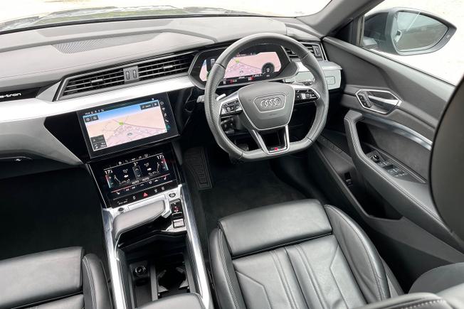 AUDI e-tron Photo 55