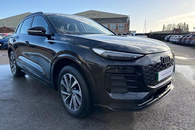 AUDI Q6 e-tron Photo 23