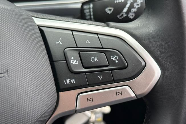 Volkswagen T-Roc Photo 17
