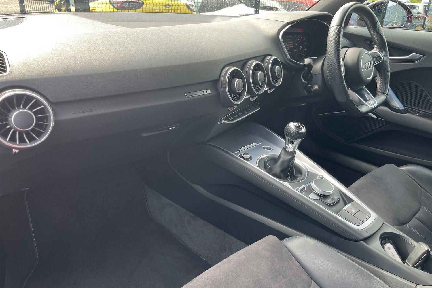 Audi TT Photo 17