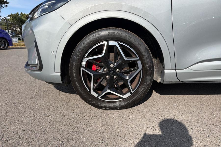 Ford KUGA Photo autoimg-0c8ef5e002c03aed94b1ef27afbe086a1e509ea3.jpg