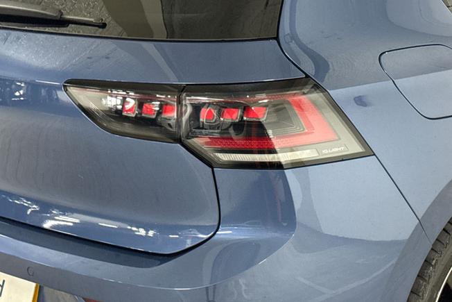 VOLKSWAGEN Golf Photo 18