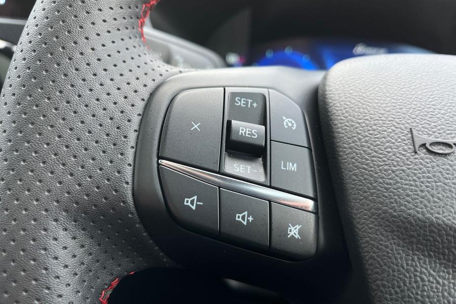 Ford Kuga Photo autoimg-0c953a6d37468f8334d79076e67d6b3405de52fe.jpg