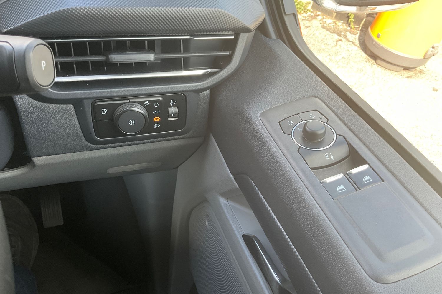Ford E-Transit Custom Photo 21