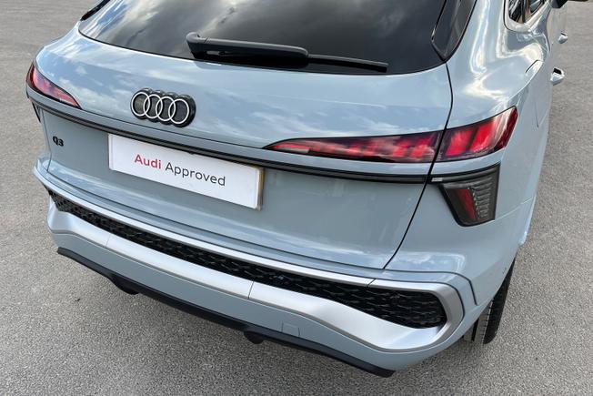 AUDI Q3 Photo 18
