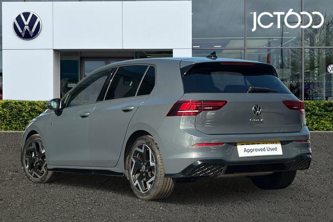VOLKSWAGEN Golf Photo 3