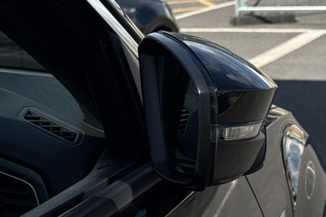 VOLKSWAGEN T-Roc Photo 45