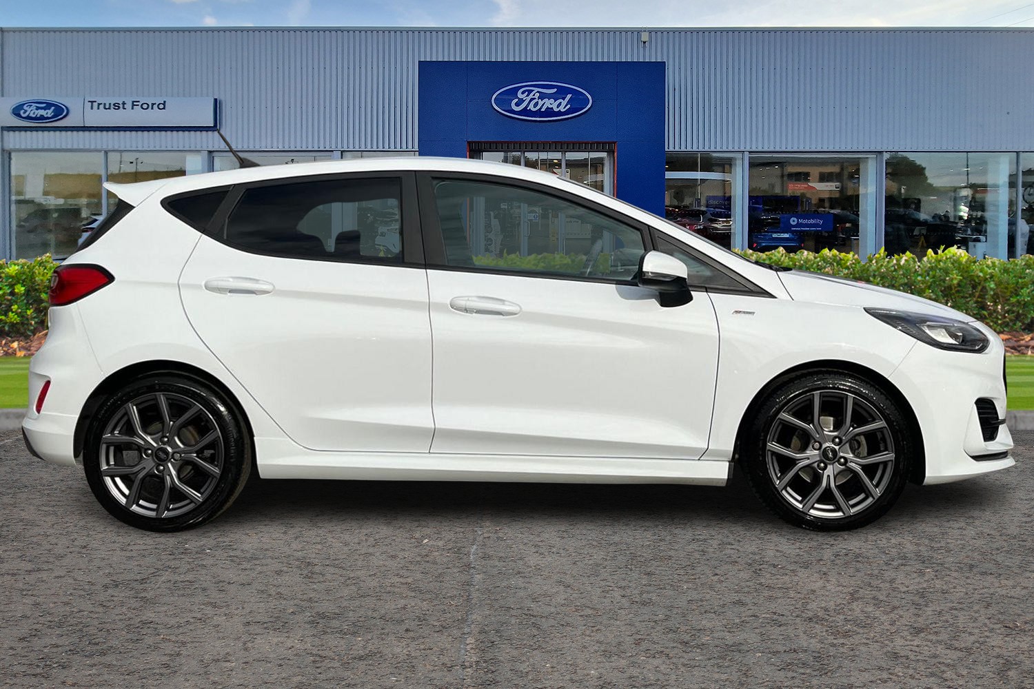 Ford FIESTA Photo 2