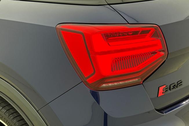 AUDI Sq2 Photo 18