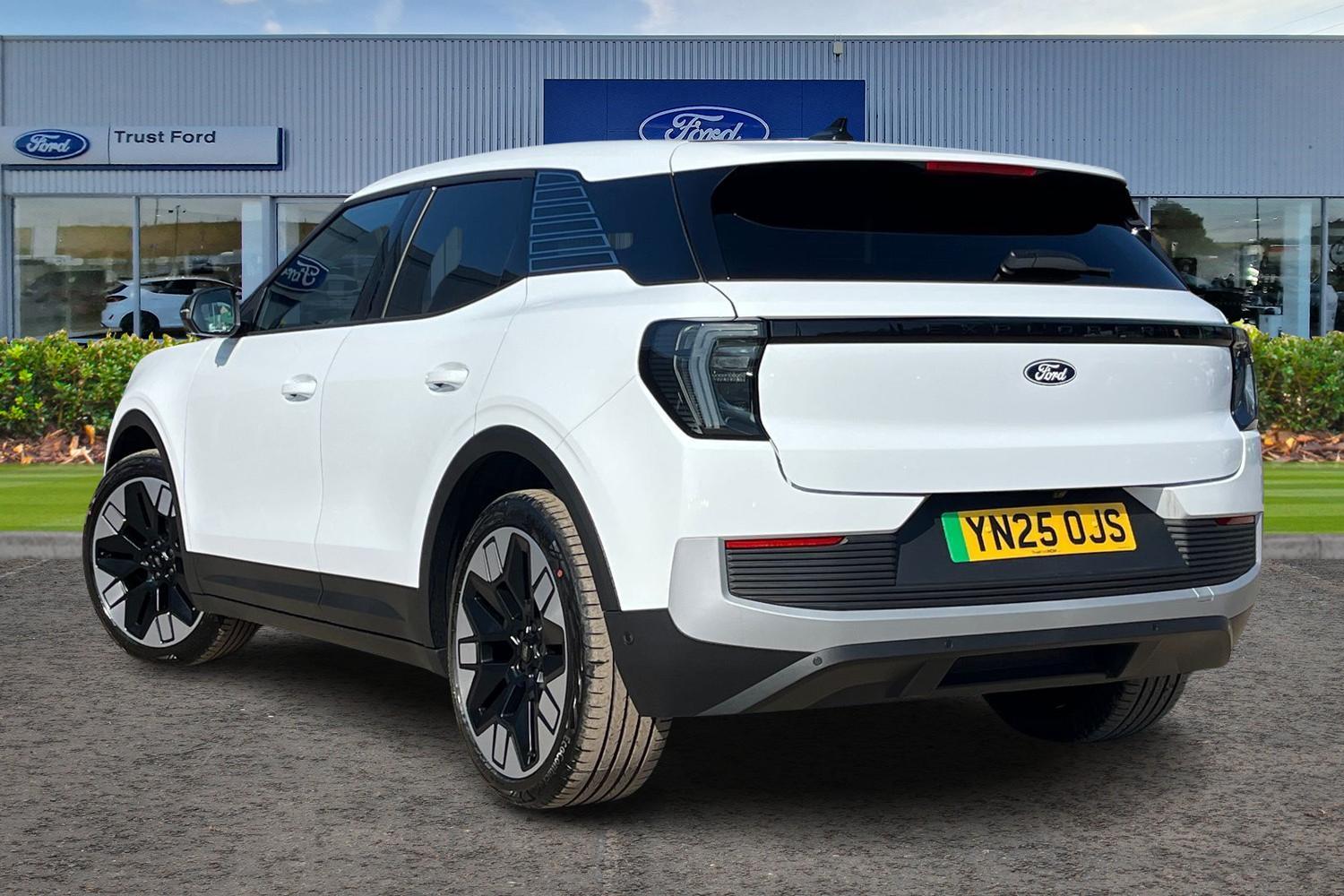 Ford EXPLORER Photo 1