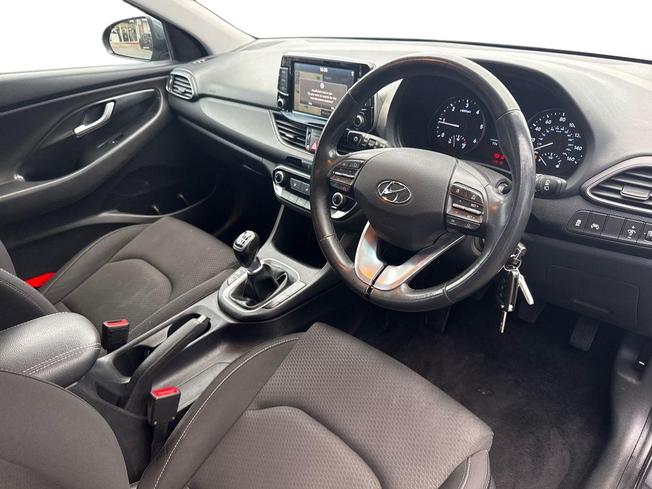 HYUNDAI i30 Photo 6