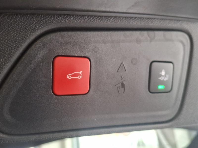 Used Peugeot 3008 NV22SOJ 37