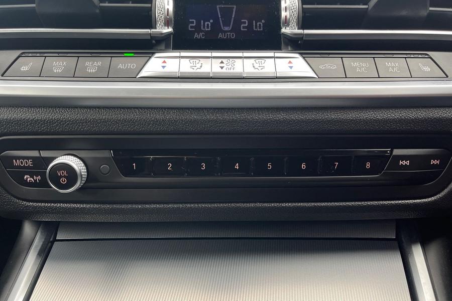BMW 3 SERIES Photo autoimg-0cc2c0f8b38a750b36382f132d4267046732fd6b.jpg