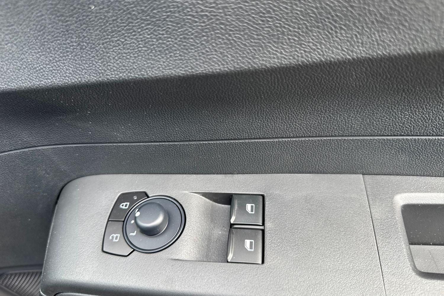 Ford E-TRANSIT COURIER Photo 27