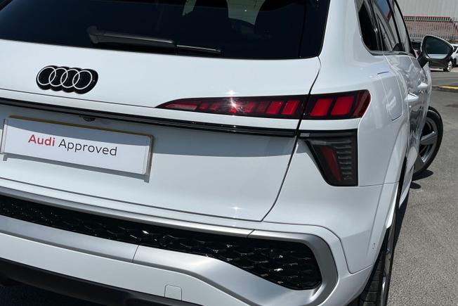 AUDI Q3 Photo 18
