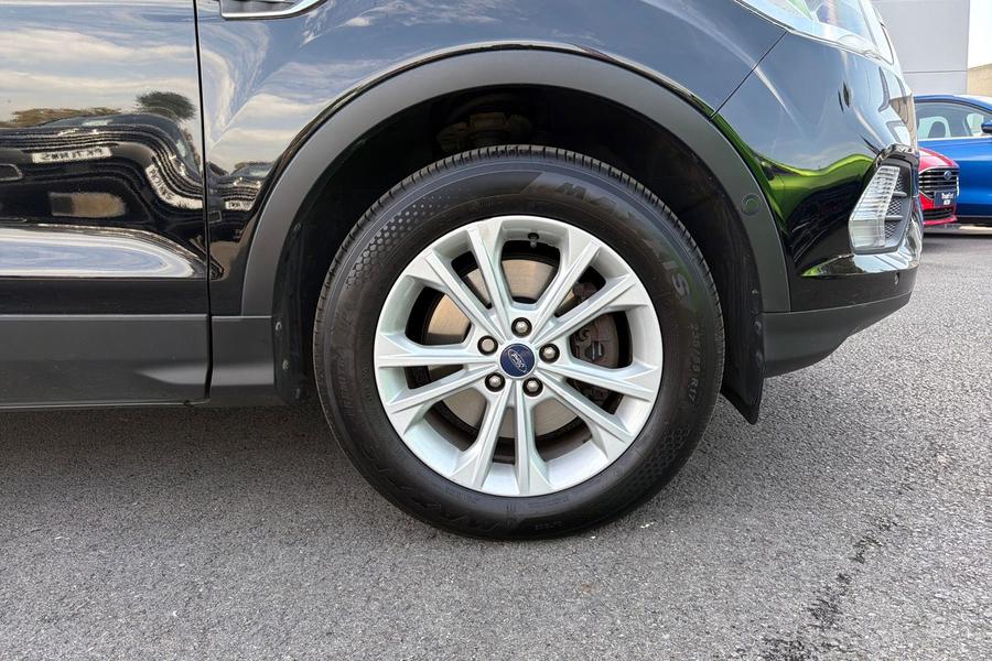 Ford KUGA Photo autoimg-0cd663f9256b5e7825bd7b2b94323a5c6ce1b9e6.jpg