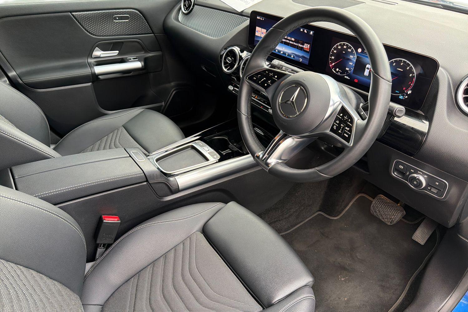 Mercedes-Benz GLA Photo 8