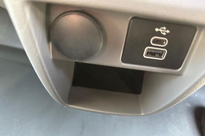 VOLKSWAGEN Transporter Photo 26