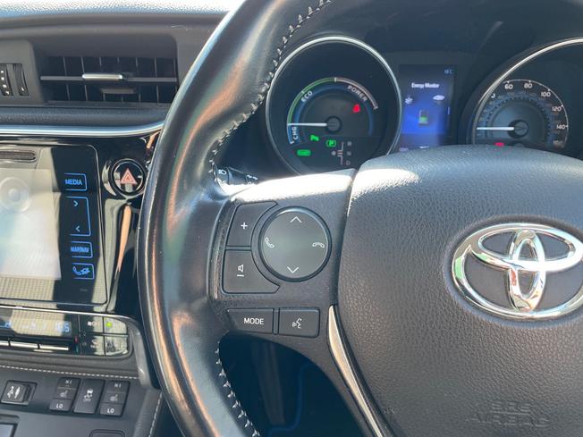 TOYOTA Auris Photo 16