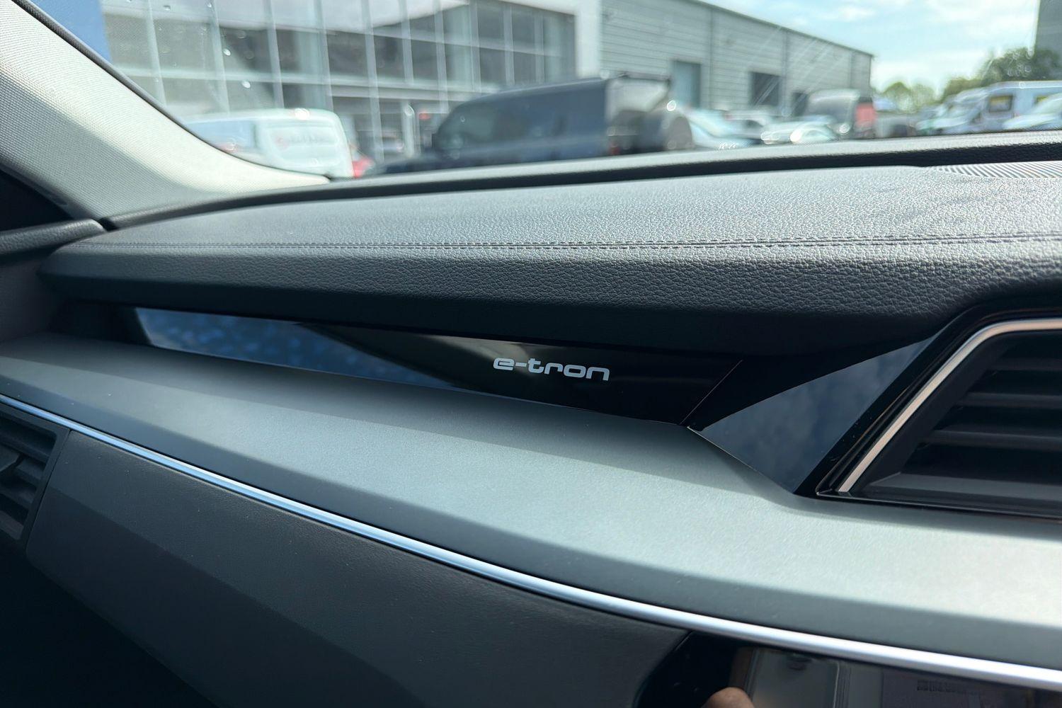Audi E-TRON Photo 31