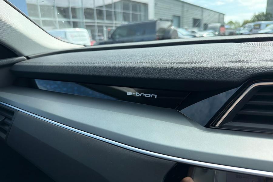 Audi E-TRON Photo autoimg-0cec5bf6a807ad0c7f7a471d1908ac29c9b940f1.jpg