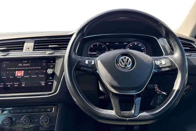 VOLKSWAGEN Tiguan Photo 11